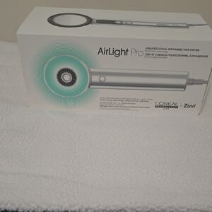 L'Oreal AirLight Pro Hair Dryer in Silver and Green